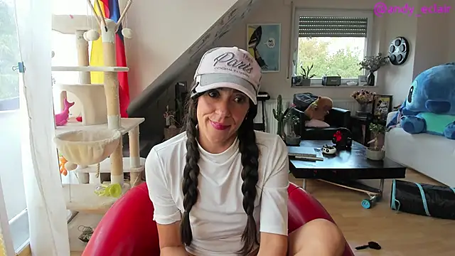 tinny williams online show from October 5, 9:18 am