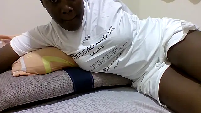 Snapshot of sweetelle09 chatting on June 12, 6:40 pm sweetelle09 online show from June 12, 6:40 pm