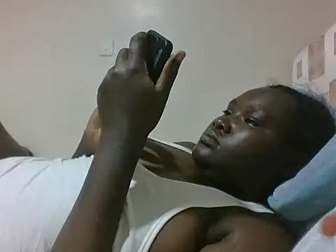 Snapshot of queen_aria19 chatting on December 15, 6:28 am queen aria19 online show from December 15, 6:28 am