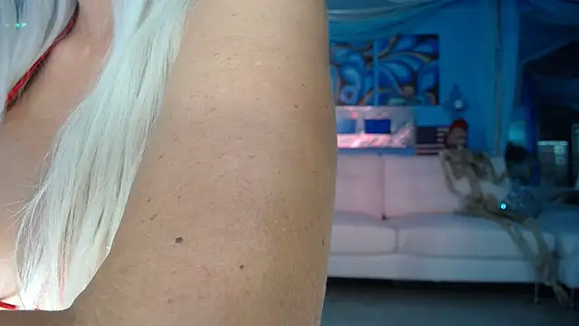 ADRIANNA FOX online show from March 15, 4:46 am