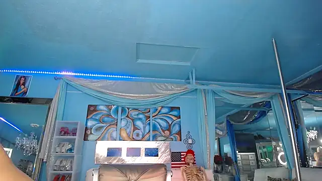 ADRIANNA FOX online show from September 20, 7:42 am