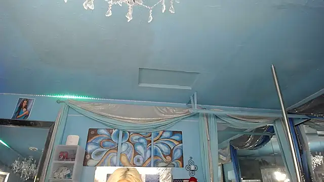 Snapshot of ADRIANNA_FOX chatting on May 10, 11:10 pm ADRIANNA FOX online show from May 10, 11:10 pm