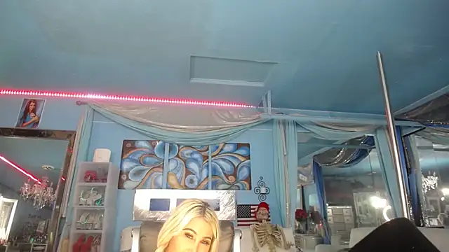 Snapshot of ADRIANNA_FOX chatting on May 22, 3:24 am ADRIANNA FOX online show from May 22, 3:24 am