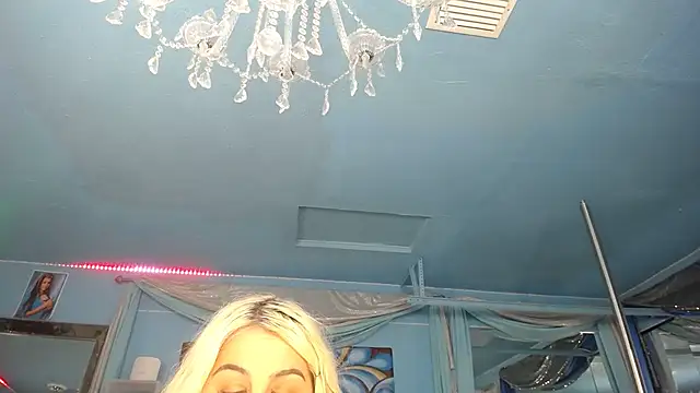 Snapshot of ADRIANNA_FOX chatting on May 23, 6:07 am ADRIANNA FOX online show from May 23, 6:07 am