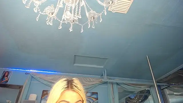 Snapshot of ADRIANNA_FOX chatting on June 12, 9:57 pm ADRIANNA FOX online show from June 12, 9:57 pm
