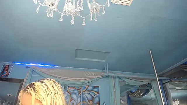 Snapshot of ADRIANNA_FOX chatting on June 15, 11:12 am ADRIANNA FOX online show from June 15, 11:12 am
