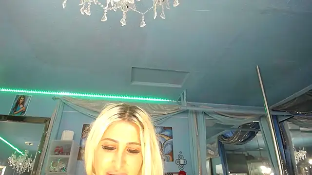 ADRIANNA FOX online show from June 27, 5:07 pm