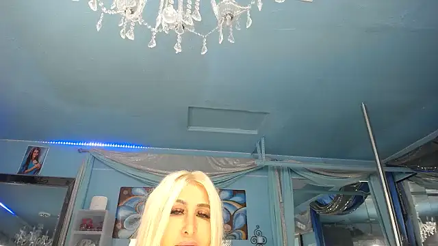 ADRIANNA FOX online show from July 11, 4:26 am