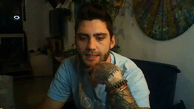 Snapshot of Jerusalimo chatting on May 18, 11:43 pm Jerusalimo online show from May 18, 11:43 pm