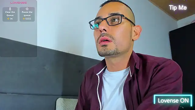 jhonyalzate2 online show from September 30, 3:33 am