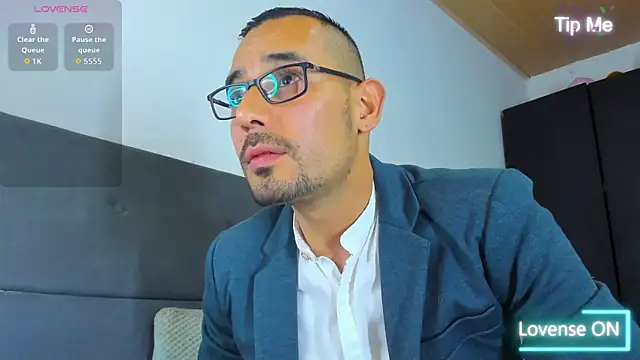 jhonyalzate2 online show from October 3, 2:08 am