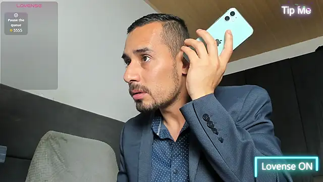 Snapshot of jhonyalzate2 chatting on July 10, 12:37 am jhonyalzate2 online show from July 10, 12:37 am