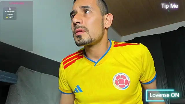 Snapshot of jhonyalzate2 chatting on July 23, 12:02 am jhonyalzate2 online show from July 23, 12:02 am