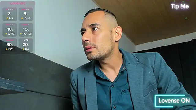 Snapshot of jhonyalzate2 chatting on August 2, 2:10 am jhonyalzate2 online show from August 2, 2:10 am