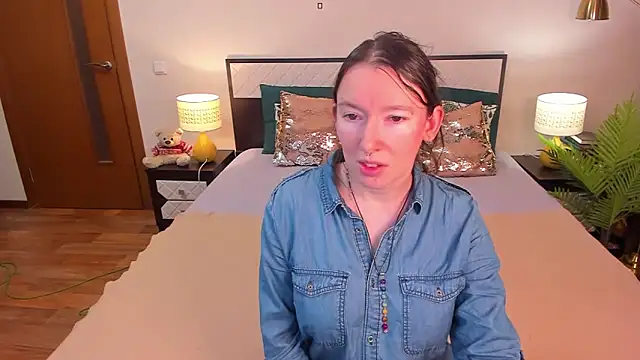 Snapshot of CatherineWalls chatting on May 18, 4:18 am CatherineWalls online show from May 18, 4:18 am