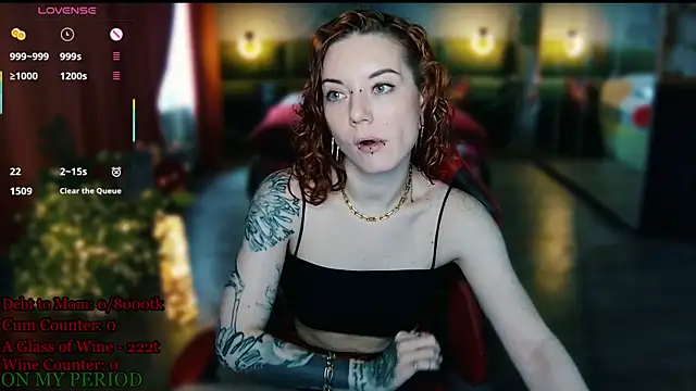 Snapshot of MaxPhoenixx chatting on April 13, 8:09 am MaxPhoenixx online show from April 13, 8:09 am