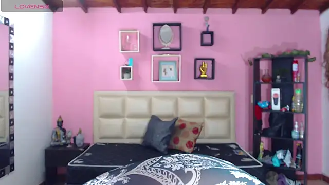 Snapshot of sharoll_nasty chatting on June 22, 3:31 pm sharoll nasty online show from June 22, 3:31 pm
