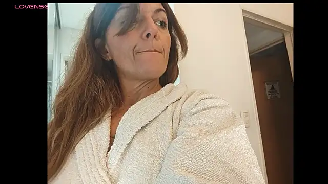 Snapshot of Carolain3_9 chatting on May 20, 6:36 pm Carolain3 9 online show from May 20, 6:36 pm