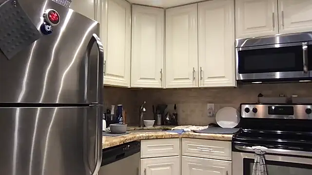 Snapshot of BigGuyMuscle chatting on November 4, 7:24 pm BigGuyMuscle online show from November 4, 7:24 pm