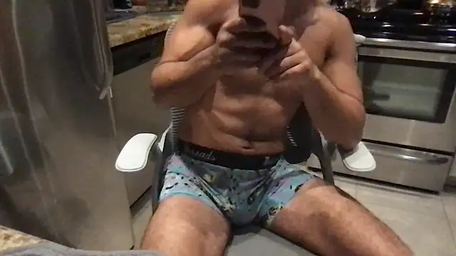 Snapshot of BigGuyMuscle chatting on November 5, 7:30 am BigGuyMuscle online show from November 5, 7:30 am