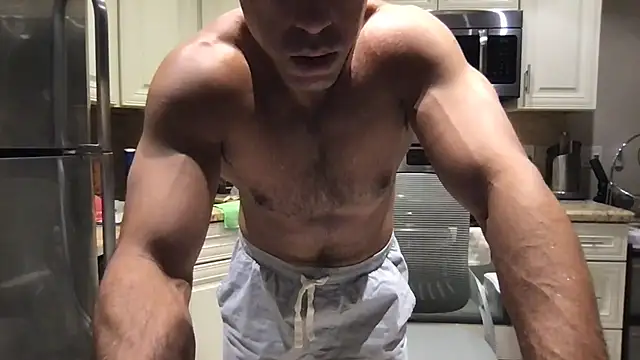 Snapshot of BigGuyMuscle chatting on November 7, 8:58 am BigGuyMuscle online show from November 7, 8:58 am