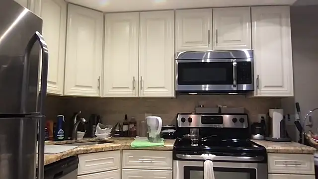 Snapshot of BigGuyMuscle chatting on November 14, 5:33 pm BigGuyMuscle online show from November 14, 5:33 pm