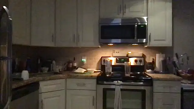 Snapshot of BigGuyMuscle chatting on November 15, 8:00 am BigGuyMuscle online show from November 15, 8:00 am