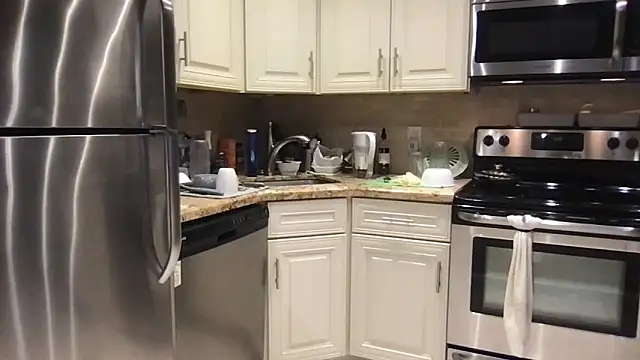 Snapshot of BigGuyMuscle chatting on November 16, 9:48 am BigGuyMuscle online show from November 16, 9:48 am