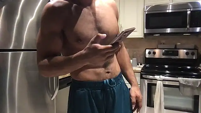 Snapshot of BigGuyMuscle chatting on November 18, 2:50 am BigGuyMuscle online show from November 18, 2:50 am