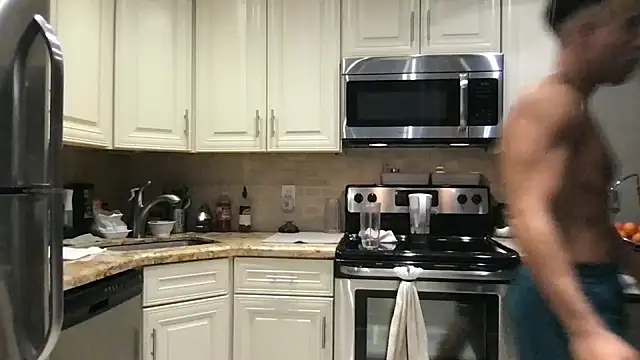 Snapshot of BigGuyMuscle chatting on November 20, 9:14 pm BigGuyMuscle online show from November 20, 9:14 pm