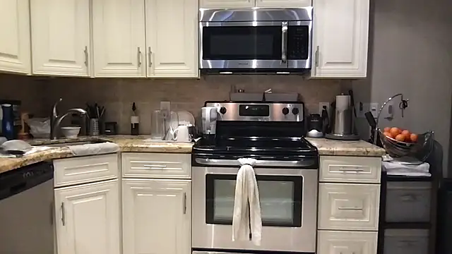 Snapshot of BigGuyMuscle chatting on November 21, 9:24 pm BigGuyMuscle online show from November 21, 9:24 pm