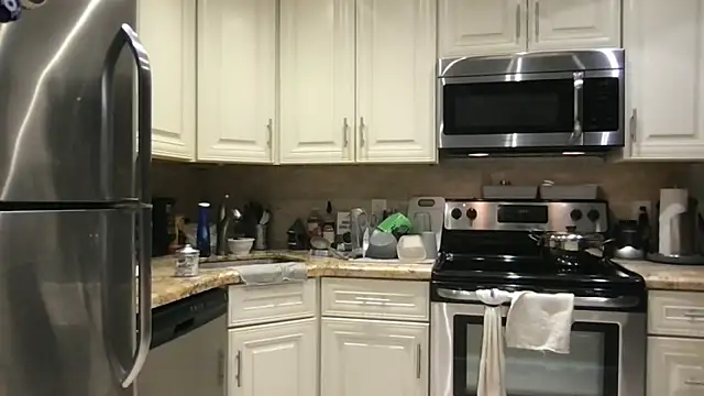 Snapshot of BigGuyMuscle chatting on November 23, 6:46 am BigGuyMuscle online show from November 23, 6:46 am