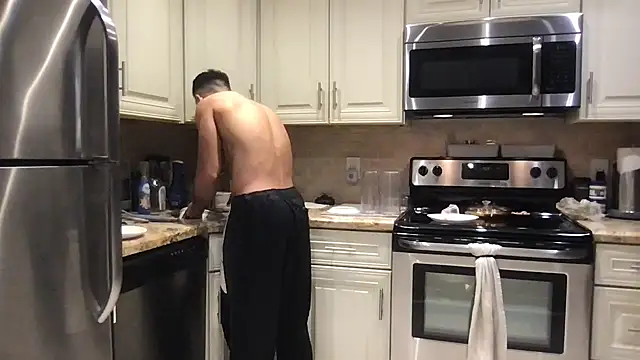 Snapshot of BigGuyMuscle chatting on November 29, 12:02 am BigGuyMuscle online show from November 29, 12:02 am