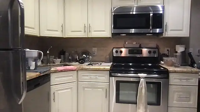 Snapshot of BigGuyMuscle chatting on December 15, 8:57 pm BigGuyMuscle online show from December 15, 8:57 pm