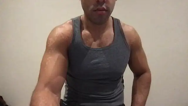 Snapshot of BigGuyMuscle chatting on June 3, 8:58 pm BigGuyMuscle online show from June 3, 8:58 pm