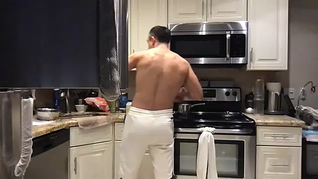 Snapshot of BigGuyMuscle chatting on June 9, 1:06 am BigGuyMuscle online show from June 9, 1:06 am