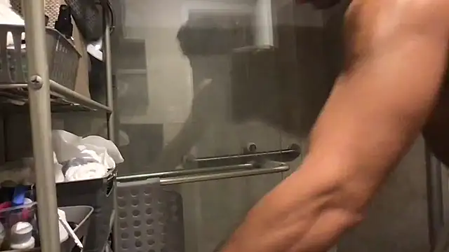 Snapshot of BigGuyMuscle chatting on June 12, 2:32 am BigGuyMuscle online show from June 12, 2:32 am