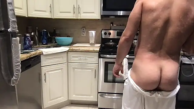 Snapshot of BigGuyMuscle chatting on July 28, 5:45 pm BigGuyMuscle online show from July 28, 5:45 pm
