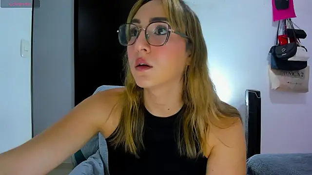 Snapshot of andrea_hills chatting on July 10, 4:28 am andrea hills online show from July 10, 4:28 am