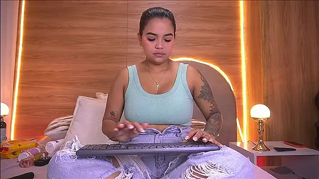 alexaa walker online show from February 13, 12:01 pm