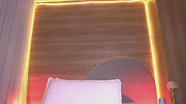 Snapshot of alexaa_walker chatting on May 14, 12:01 pm alexaa walker online show from May 14, 12:01 pm