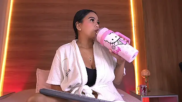 Snapshot of alexaa_walker chatting on May 31, 12:12 pm alexaa walker online show from May 31, 12:12 pm