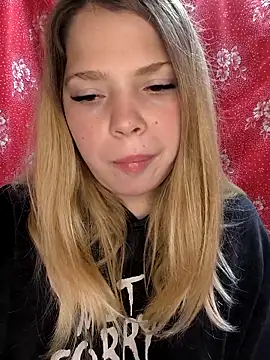 Zuli Kiska online show from October 27, 9:30 pm