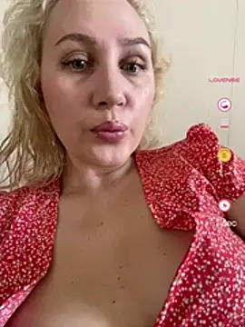 YourBlondee online show from April 27, 3:37 am