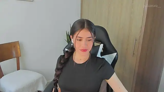 iriswest  online show from December 15, 8:58 pm