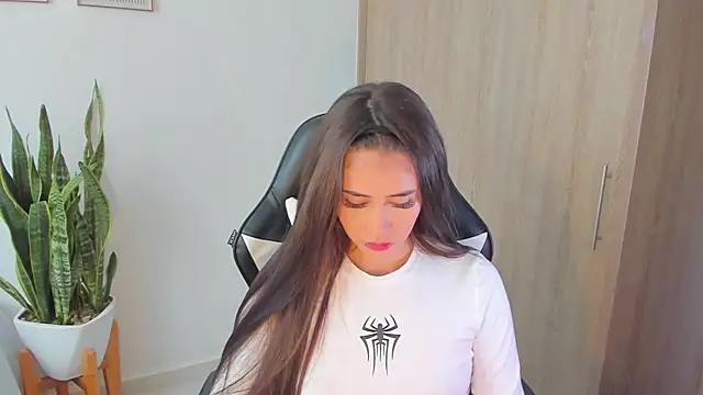 iriswest  online show from December 28, 9:30 pm