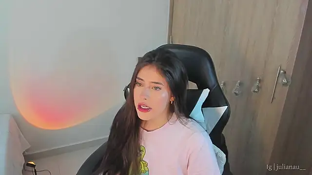 iriswest  online show from January 15, 10:35 pm