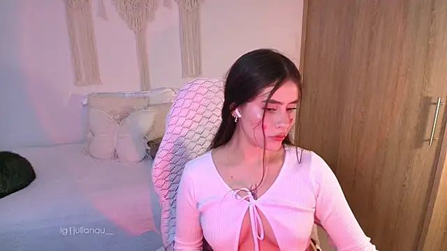 Snapshot of iriswest_ chatting on May 15, 11:34 pm iriswest online show from May 15, 11:34 pm