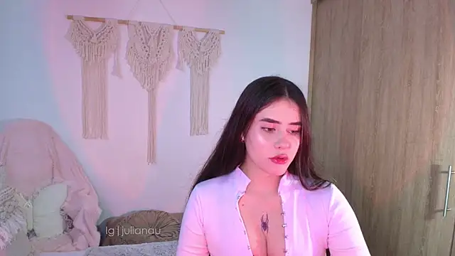 Snapshot of iriswest_ chatting on June 7, 2:05 am iriswest online show from June 7, 2:05 am