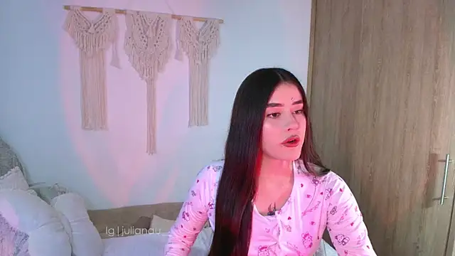 Snapshot of iriswest_ chatting on June 24, 2:32 am iriswest online show from June 24, 2:32 am